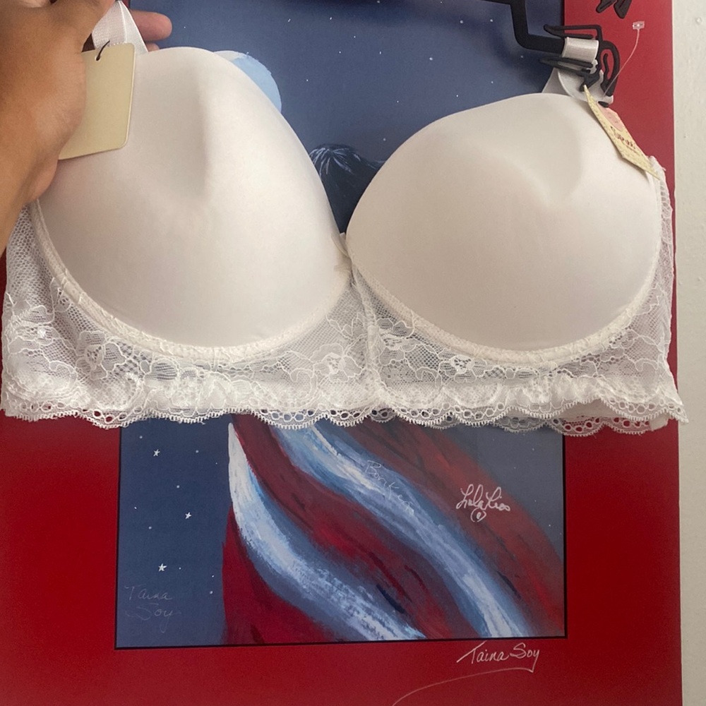 A off-white bra Brand new with tag never warn.